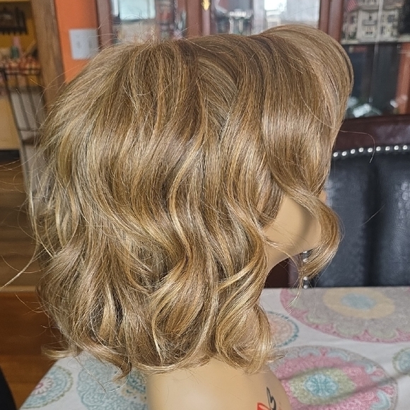 Raquel Welch Editor's Pic In Golden Russet? - Picture 2 of 5